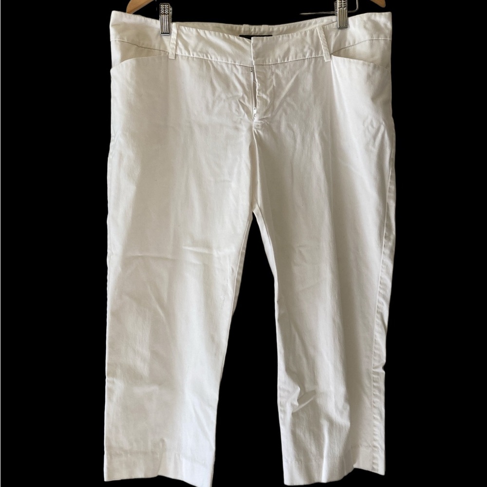 Mossimo women’s size 14 Fit 3 white crop pants